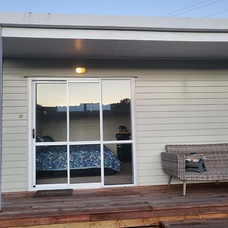 Tradestop Short-Term Accomodation Raglan Exterior photo