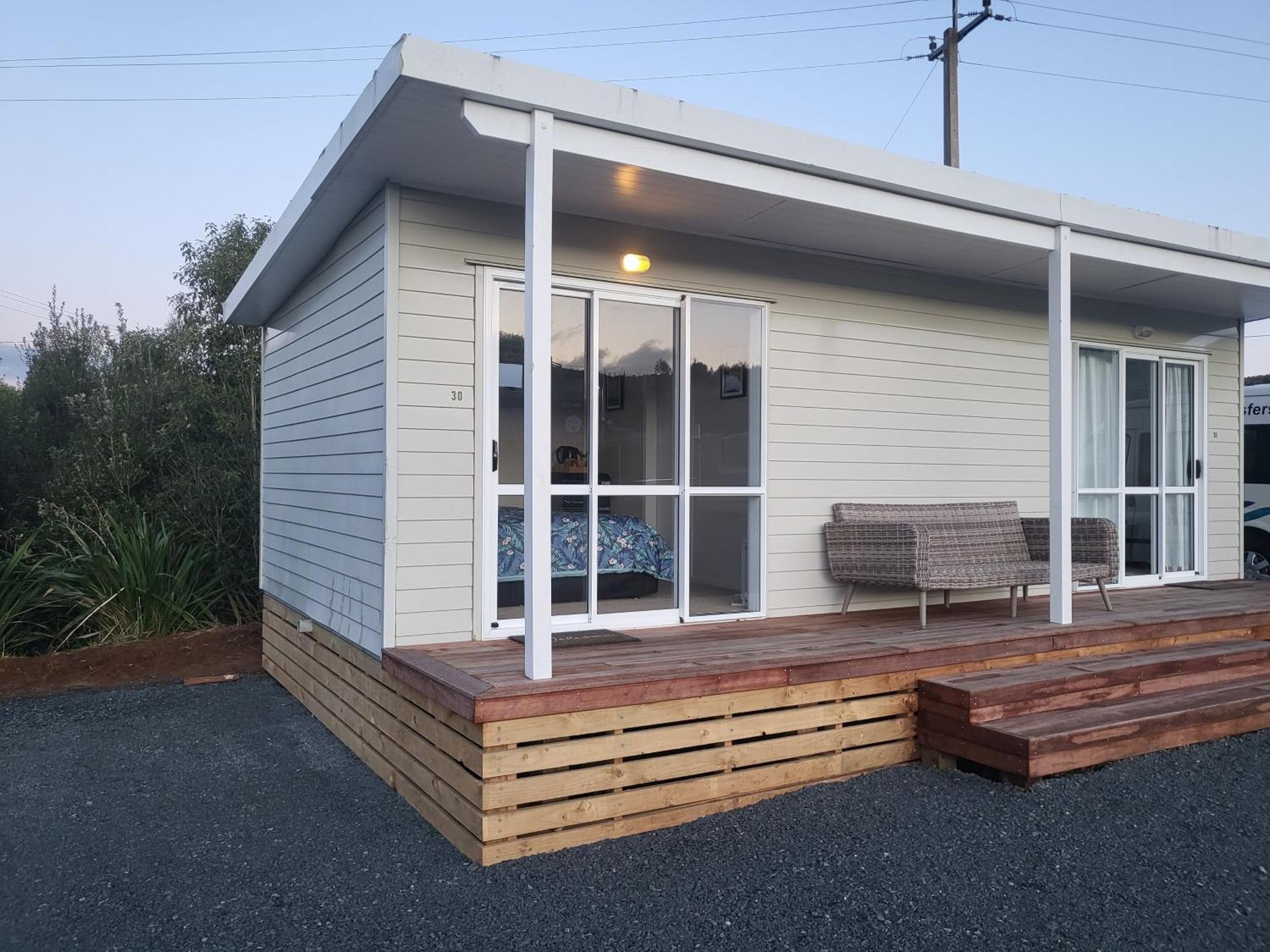 Tradestop Short-Term Accomodation Raglan Exterior photo